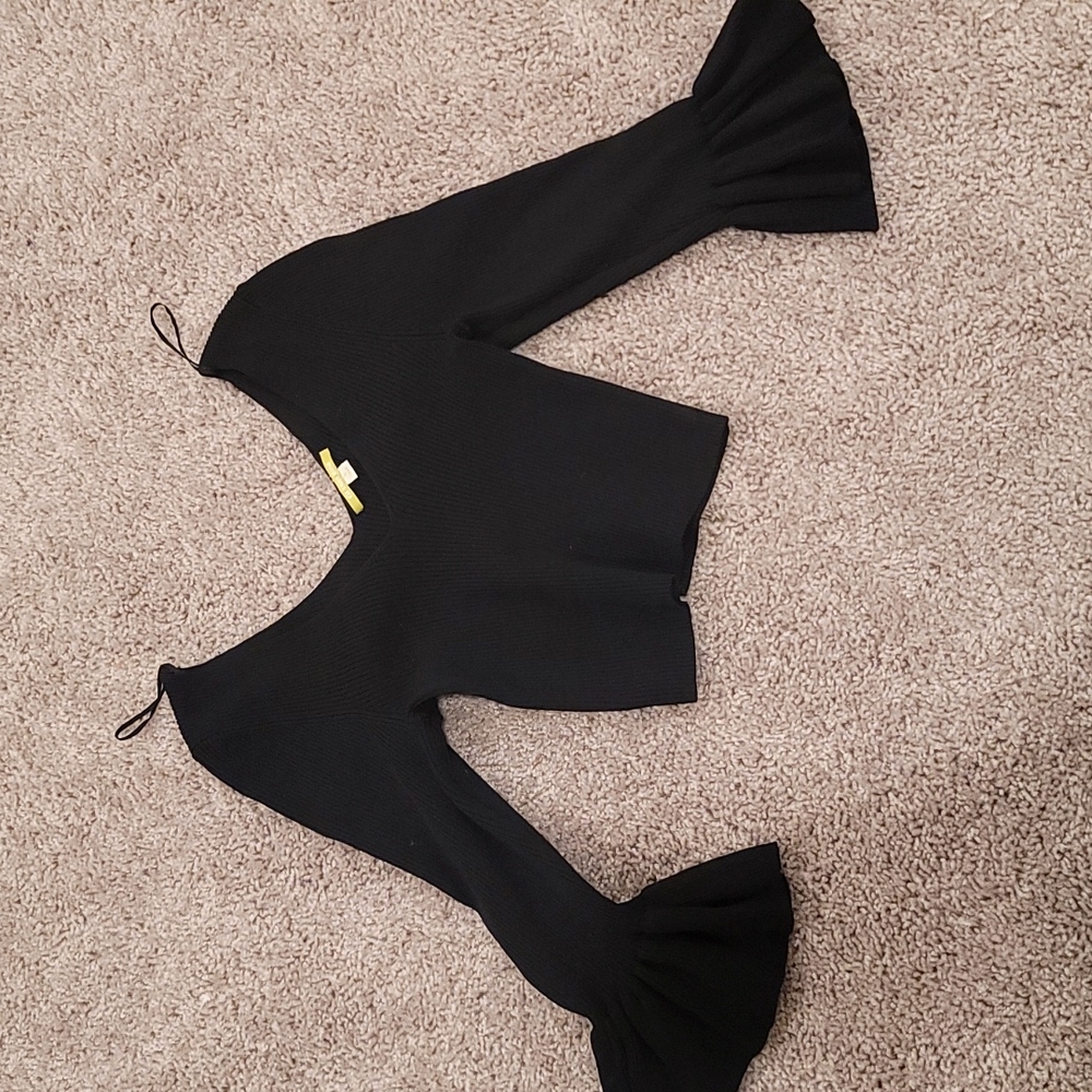 Crop top with flared sleeves